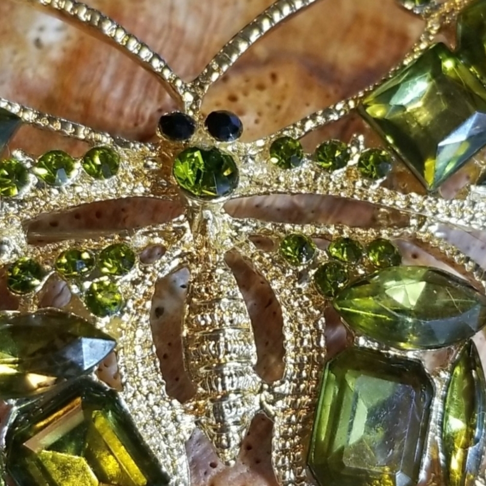 Vintage Green Crystal Butterfly Gold Brooch - Picture 3 of 6